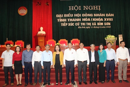 Phó Bí thư Tỉnh ủy Đỗ Minh Tuấn cùng các đại biểu HĐND tỉnh tiếp xúc cử tri thị xã Bỉm Sơn