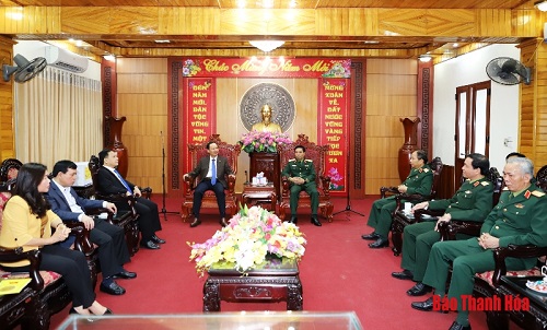 Đoàn đại biểu tỉnh Thanh Hóa chúc tết Bộ Tư lệnh Quân khu IV