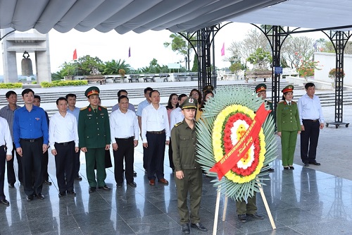Đoàn đại biểu tỉnh Thanh Hóa viếng Đại tướng Võ Nguyên Giáp và các anh hùng liệt sĩ tại tỉnh Quảng Bình, Quảng Trị