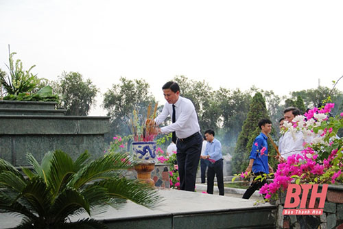 Đoàn đại biểu tỉnh Thanh Hóa dâng hương tưởng niệm Chủ tịch Hồ Chí Minh, Mẹ Việt Nam anh hùng và các Anh hùng liệt sĩ