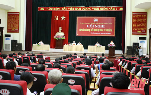 Phó Chủ tịch Quốc hội Uông Chu Lưu tiếp xúc cử tri tại huyện Yên Định và Thọ Xuân