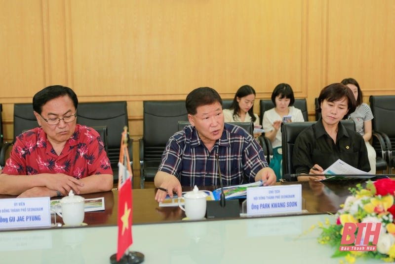 Đoàn công tác Hội đồng TP Seong Nam thăm và làm việc tại Ban Quản lý Khu Kinh tế Nghi Sơn và các Khu công nghiệp tỉnh