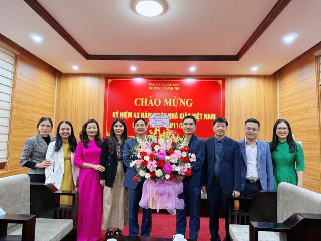 Lãnh đạo Văn phòng Đoàn ĐBQH và HĐND tỉnh chúc mừng ngày Nhà giáo Việt Nam