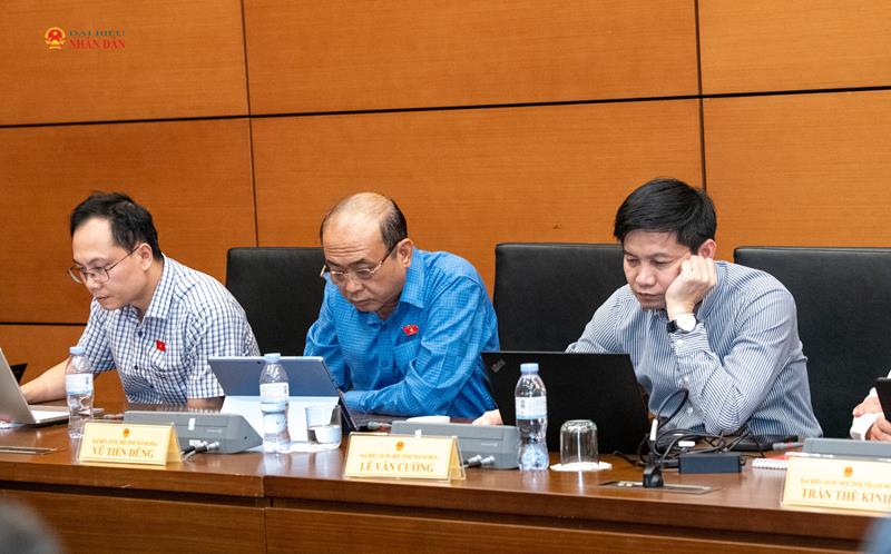 Các ĐBQH tham dự thảo luận Tổ 3 (Thanh Hóa, Tây Ninh).2