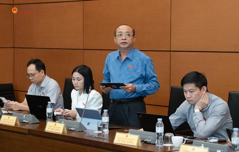 ĐBQH Vũ Tiến Dũng (Thanh Hóa) phát biểu thảo luận Tổ 3