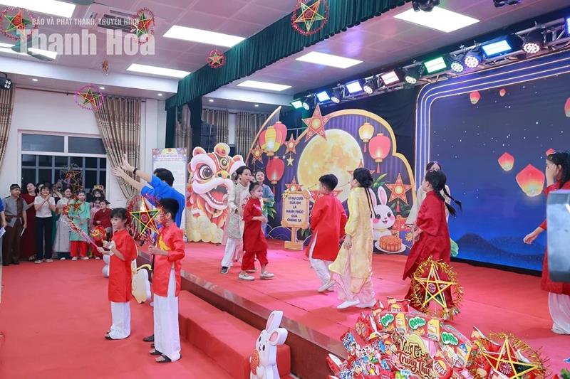 “Lồng đèn thắp sáng ước mơ năm 2026” mang mùa trăng yêu thương đến với bệnh nhi