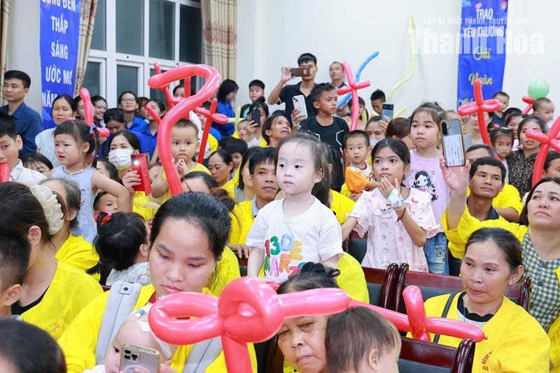 “Lồng đèn thắp sáng ước mơ năm 2026” mang mùa trăng yêu thương đến với bệnh nhi