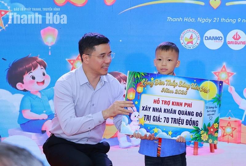“Lồng đèn thắp sáng ước mơ năm 2026” mang mùa trăng yêu thương đến với bệnh nhi