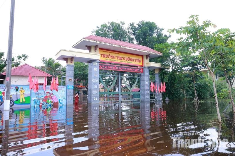 Nhanh chóng khắc phục tình trạng ngập lụt để học sinh sớm trở lại lớp học