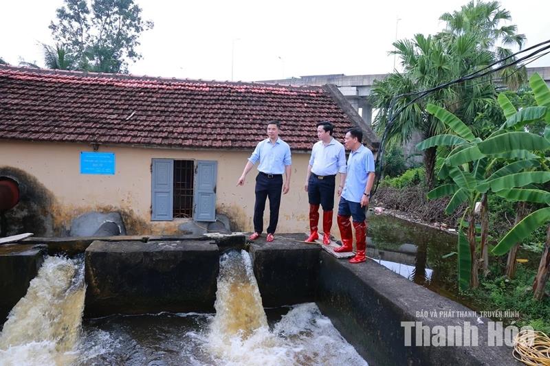 Nhanh chóng khắc phục tình trạng ngập lụt để học sinh sớm trở lại lớp học