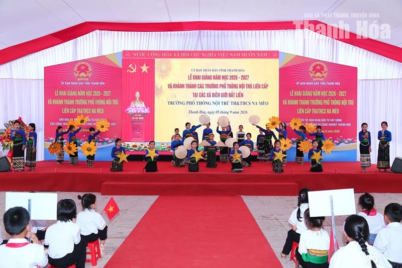Phó Bí thư Thường trực Tỉnh ủy Nguyễn Hồng Phong dự Lễ khai giảng và khánh thành Trường Phổ thông Nội trú TH&THCS Na Mèo
