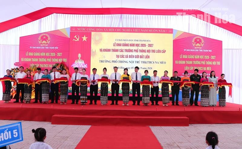 Phó Bí thư Thường trực Tỉnh ủy Nguyễn Hồng Phong dự Lễ khai giảng và khánh thành Trường Phổ thông Nội trú TH&THCS Na Mèo