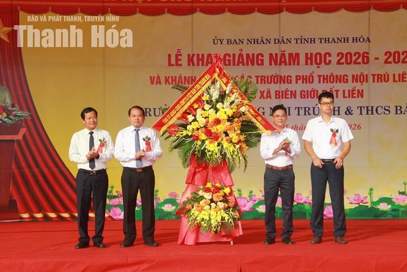 Trưởng Ban Tổ chức Tỉnh ủy Nguyễn Văn Hùng dự khai giảng và khánh thành Trường Phổ thông Nội trú TH&THCS Bát Mọt