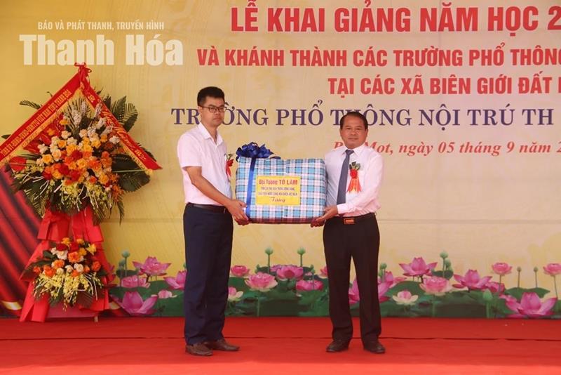 Trưởng Ban Tổ chức Tỉnh ủy Nguyễn Văn Hùng dự khai giảng và khánh thành Trường Phổ thông Nội trú TH&THCS Bát Mọt