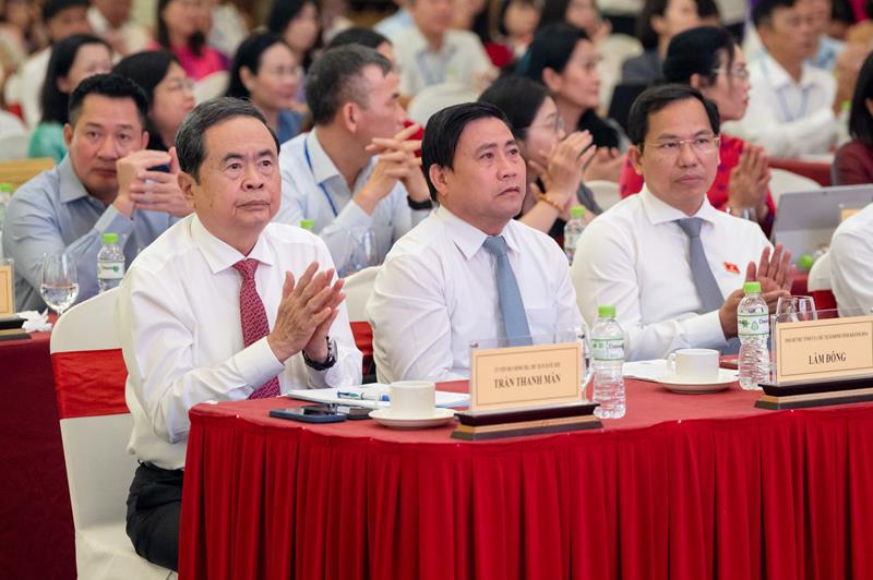 Chủ tịch Quốc hội Trần Thanh Mẫn và các đại biểu tham dự hội nghị