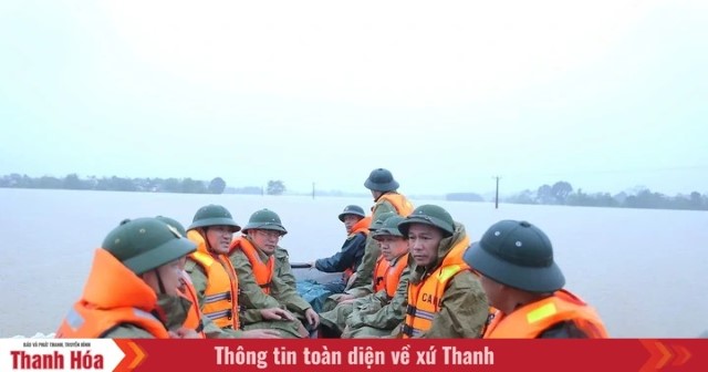 Chủ tịch UBND tỉnh Tô Anh Dũng kiểm tra, chỉ đạo, động viên người dân vùng lũ Kim Tân