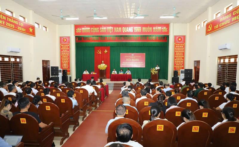 Toàn cảnh Hội nghị tiếp xúc cử tri tại xã Thắng Lợi
