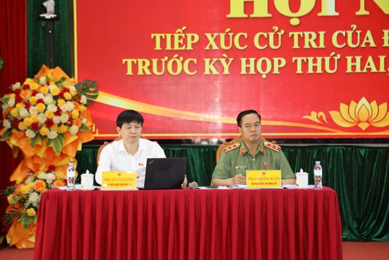 Các đại biểu Quốc hội tiếp xúc cử tri