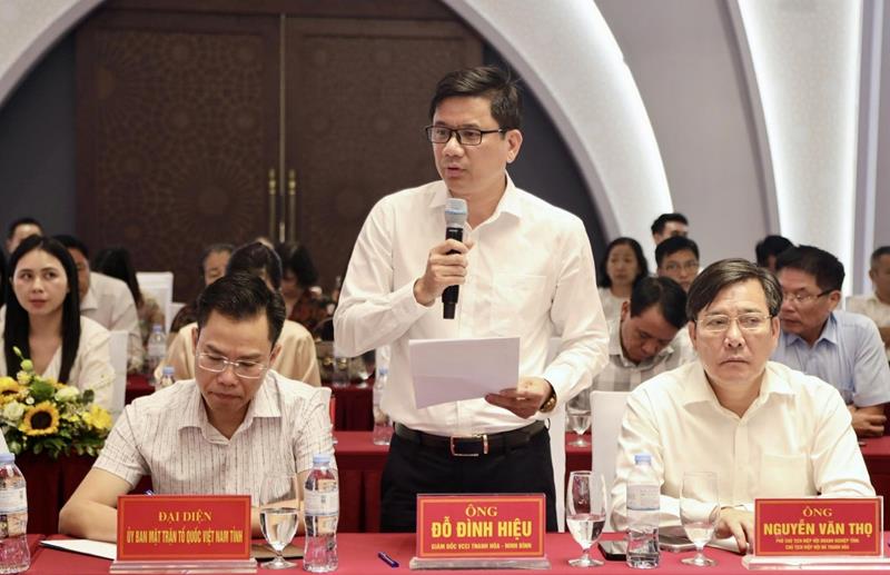 Cử tri phát biểu tại hội nghị.