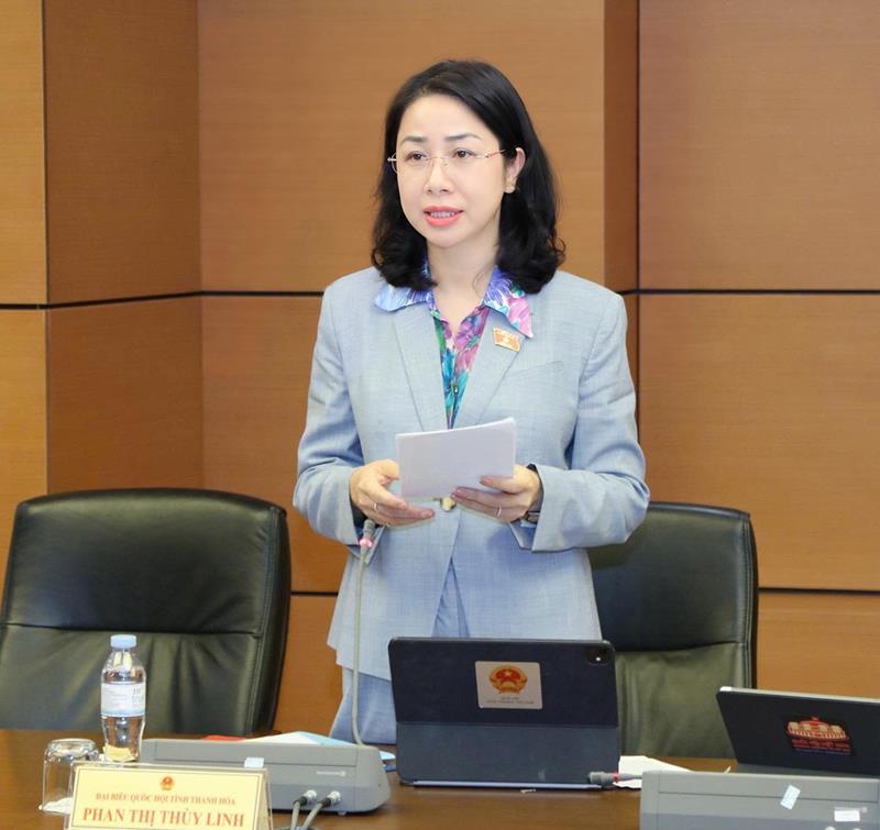 ĐBQH Phan Thị Thùy Linh (Thanh Hóa) phát biểu thảo luận tổ