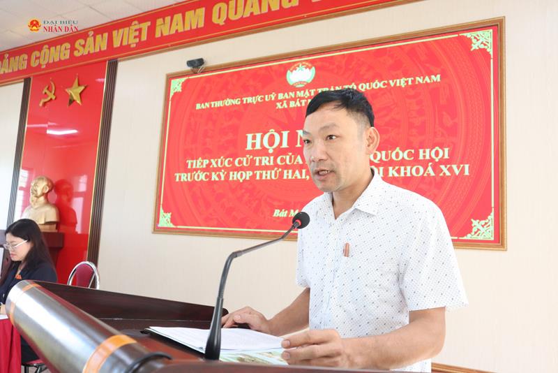 Cử tri Vi Mạnh Lương - Bí thư Chi bộ thôn Chiềng, xã Bát Mọt phát biểu kiến nghị