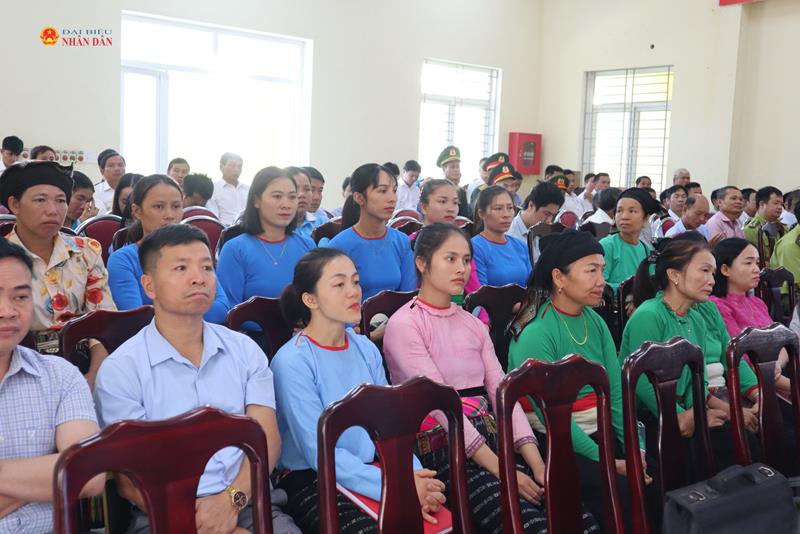 Cử tri xã Bát Mọt và Yên Nhân tham dự buổi TXCT