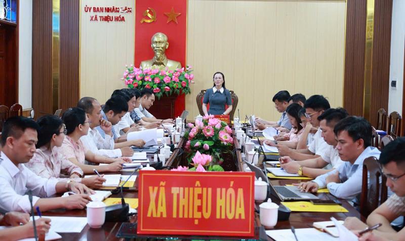 Trưởng ban Văn hóa - Xã hội HĐND tỉnh Thanh Hóa Ngô Thị Hồng Hảo chủ trì buổi làm việc
