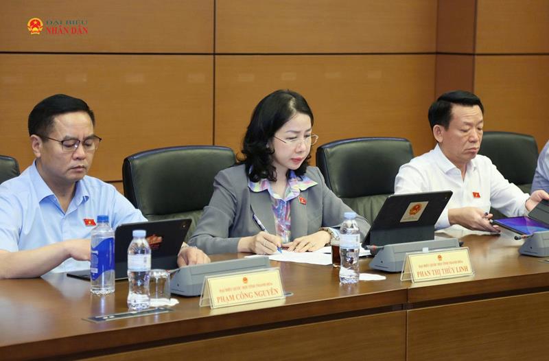 Các ĐBQH tỉnh Thanh Hóa tham dự thảo luận tổ