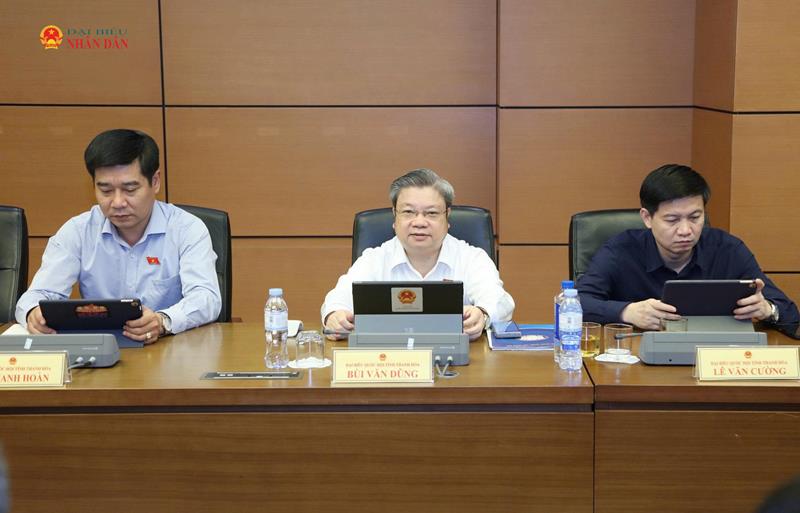 Các ĐBQH tỉnh Thanh Hóa tham dự thảo luận tổ