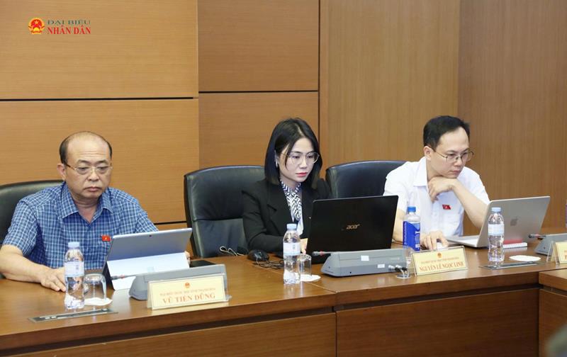Các ĐBQH tỉnh Thanh Hóa tham dự thảo luận tổ