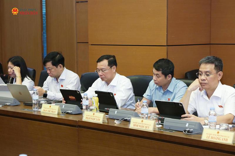 Các ĐBQH tỉnh Gia Lai tham dự thảo luận tổ