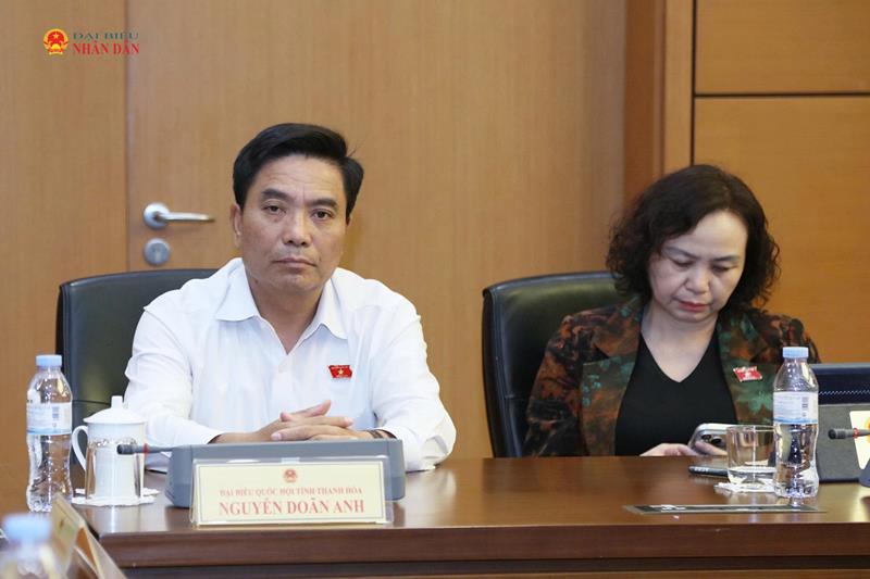Phó Chủ tịch Quốc hội, Thượng tướng Nguyễn Doãn Anh tham dự thảo luận tại Tổ 13