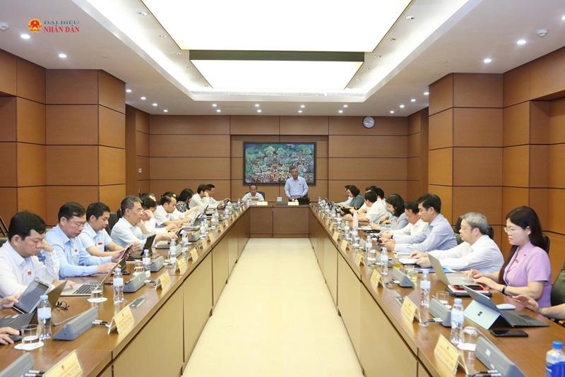 Toàn cảnh phiên thảo luận tại Tổ 13