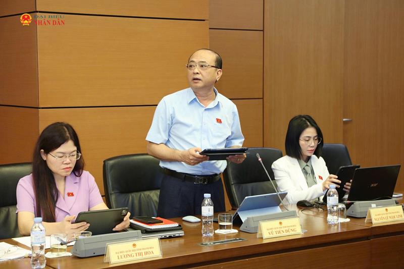 ĐBQH Vũ Tiến Dũng (Thanh Hóa) phát biểu thảo luận tổ