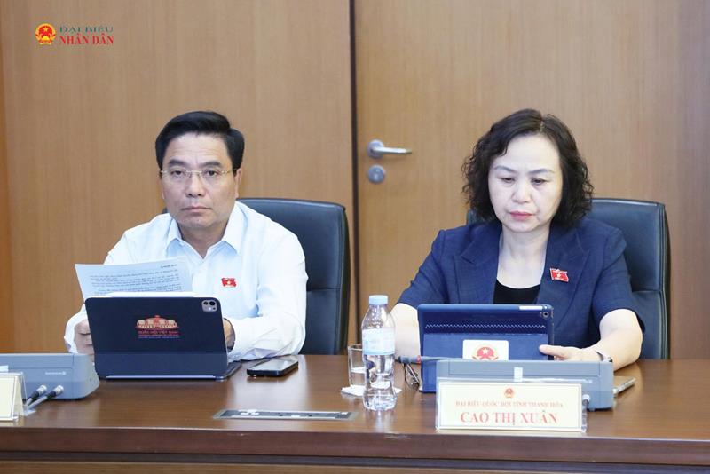 Phó Chủ tịch Quốc hội, Thượng tướng Nguyễn Doãn Anh cùng các ĐBQH tham dự thảo luận tại tổ