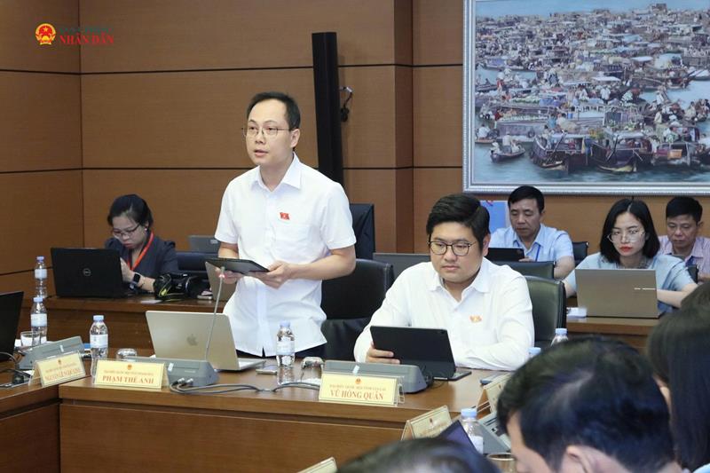 ĐBQH Phạm Thế Anh (Thanh Hóa) phát biểu thảo luận