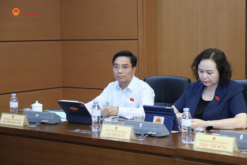 Phó Chủ tịch Quốc hội, Thượng tướng Nguyễn Doãn Anh cùng các ĐBQH tham dự thảo luận tổ