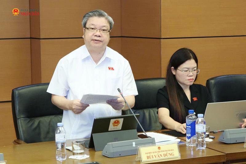 ĐBQH Bùi Văn Dũng (Thanh Hóa) phát biểu thảo luận tổ