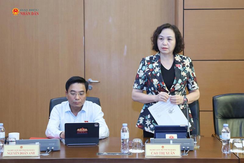 ĐBQH Cao Thị Xuân (Thanh Hóa) phát biểu thảo luận tổ