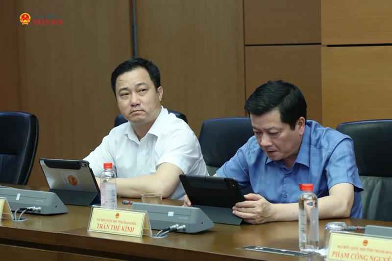 Các ĐBQH tỉnh Thanh Hóa tham dự thảo luận tổ