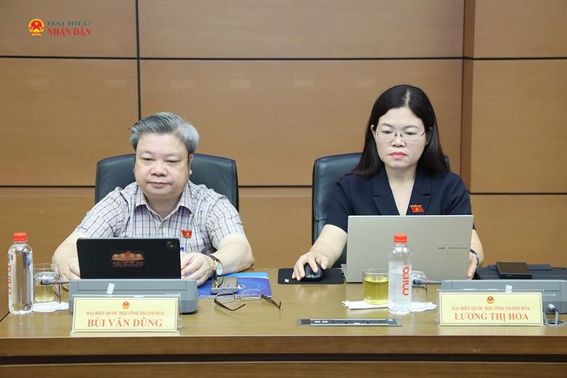 Các ĐBQH tỉnh Thanh Hóa tham dự thảo luận tổ