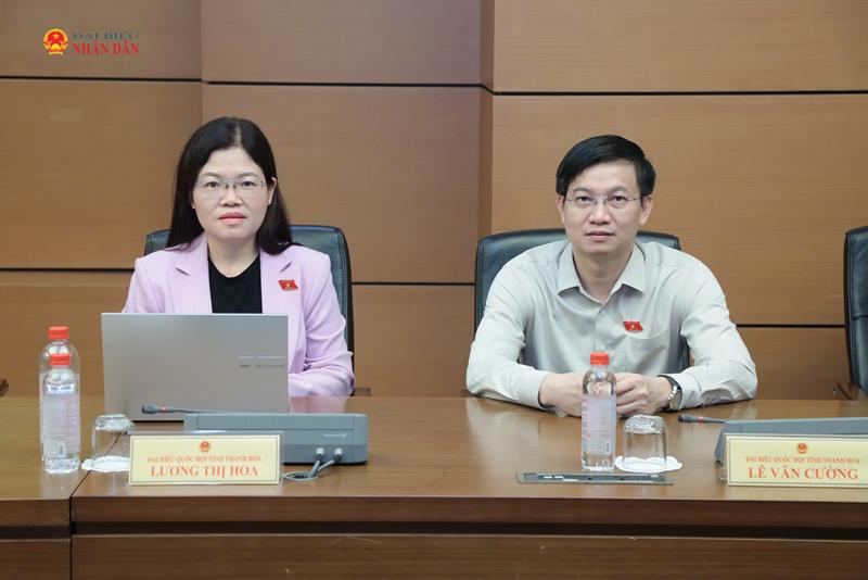 Các ĐBQH tỉnh Thanh Hóa tham dự thảo luận tổ