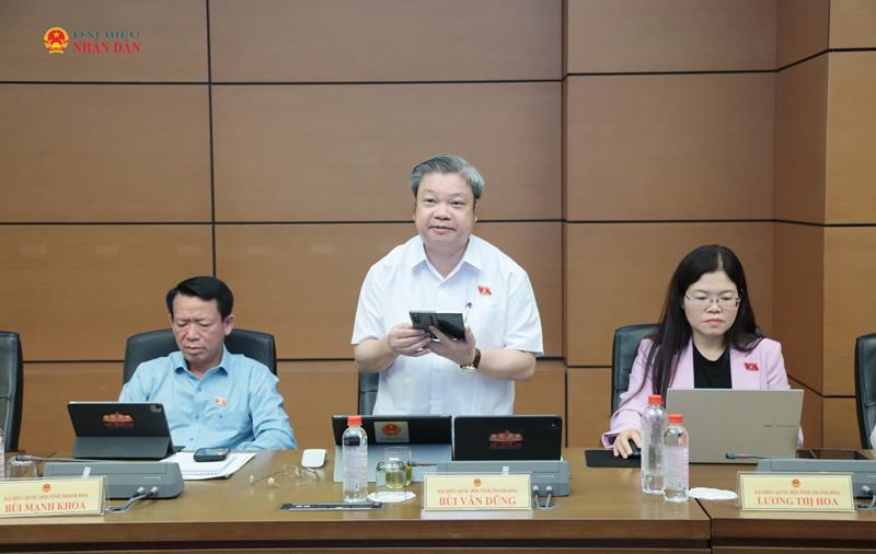 ĐBQH Bùi Văn Dũng (Thanh Hóa) phát biểu thảo luận tổ