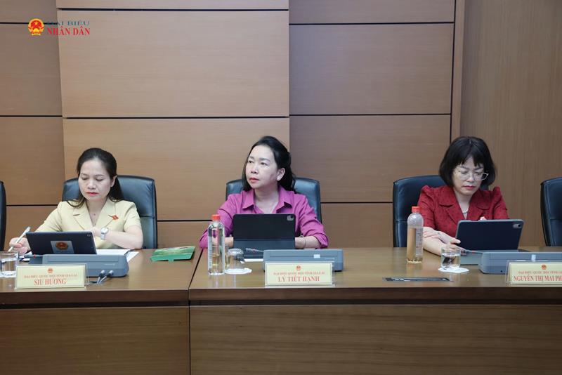 Các ĐBQH tỉnh Tây Ninh tham dự thảo luận tổ