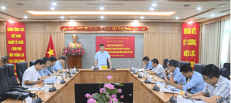 Trưởng Ban Dân tộc HĐND tỉnh Thanh Hóa Lương Tiến Thành chủ trì buổi làm việc của Đoàn giám sát với Sở Nông nghiệp và Môi trường. Ảnh: Hồng Tư