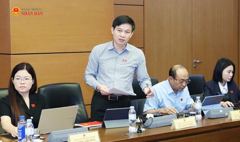ĐBQH Lê Văn Cường (Thanh Hóa) phát biểu thảo luận tổ