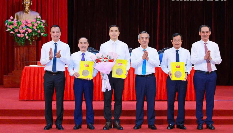 Ban Thường vụ Đảng ủy HĐND tỉnh Thanh Hóa nhận Quyết định thành lập Đảng bộ HĐND tỉnh trực thuộc Tỉnh ủy Thanh Hóa