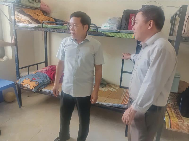Đoàn kiểm tra khu nội trú trường Phổ thông dân tộc nội trú THCS Lang Chánh