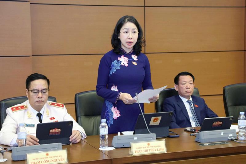 Đại biểu Phan Thị Thùy Linh (Đoàn ĐBQH tỉnh Thanh Hóa) thảo luận