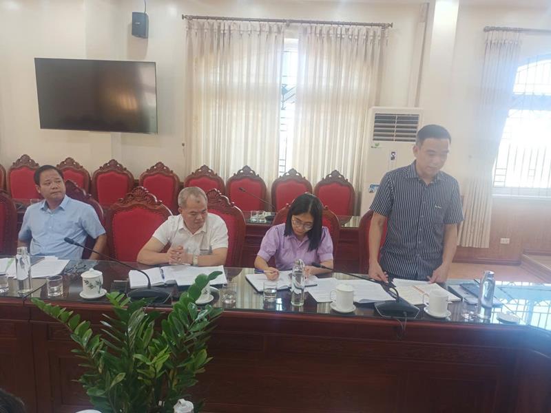 Lãnh đạo Sở Nông nghiệp và Môi trường trình bày báo cáo